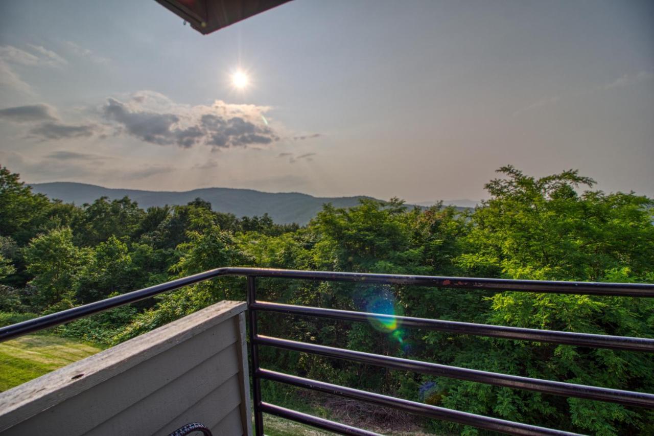 Breathtaking Sunsets, Views, Pool, Heaven Awaits! Villa Gatlinburg Kültér fotó